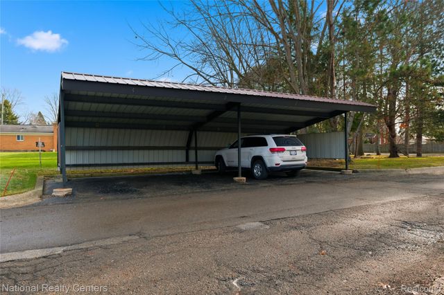 38507 Wellington Drive 3, Clinton Charter Township, MI 48036