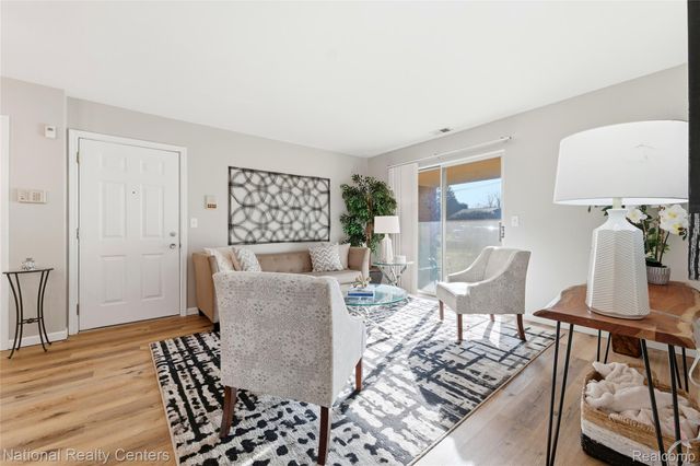 38507 Wellington Drive 3, Clinton Charter Township, MI 48036