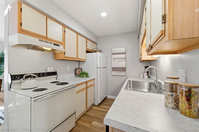 38507 Wellington Drive 3, Clinton Charter Township, MI 48036