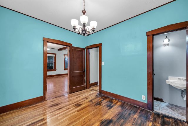 1125 E Broadway St, Newton, KS 67114