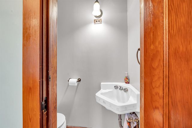 1125 E Broadway St, Newton, KS 67114