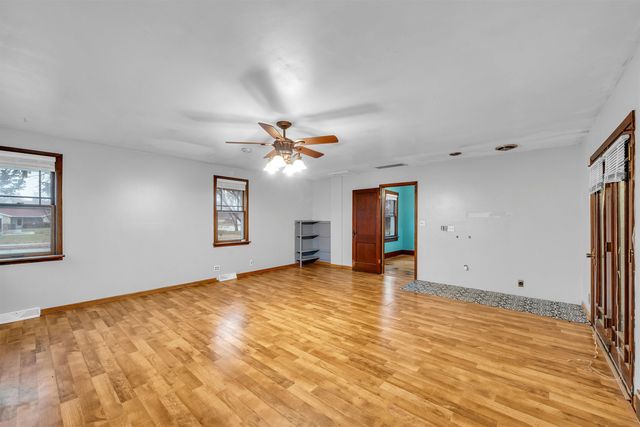 1125 E Broadway St, Newton, KS 67114