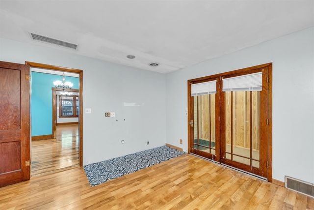 1125 E Broadway St, Newton, KS 67114