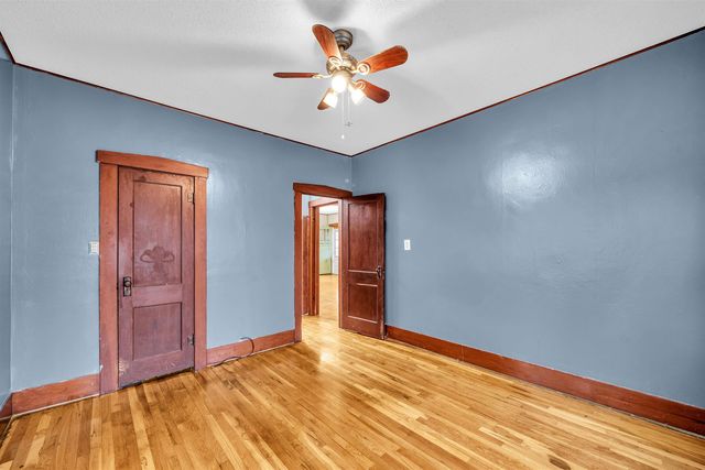 1125 E Broadway St, Newton, KS 67114