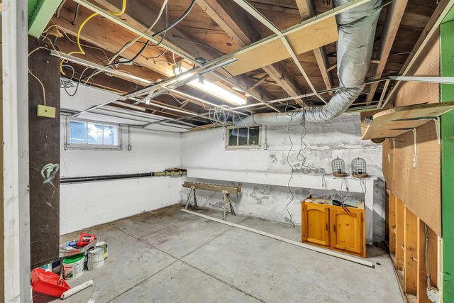 1125 E Broadway St, Newton, KS 67114