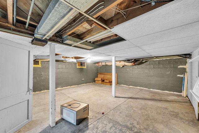 1125 E Broadway St, Newton, KS 67114