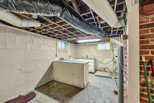 1125 E Broadway St, Newton, KS 67114