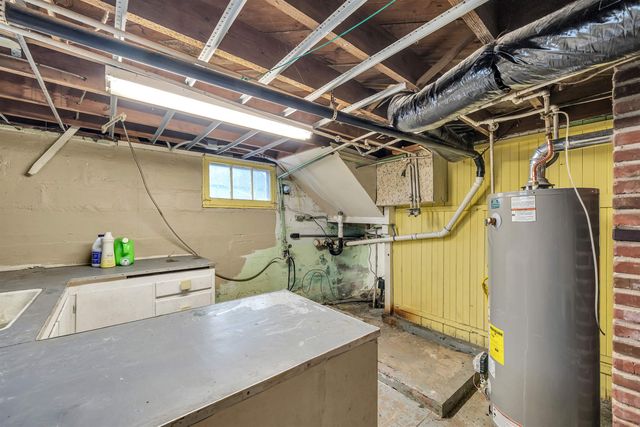 1125 E Broadway St, Newton, KS 67114