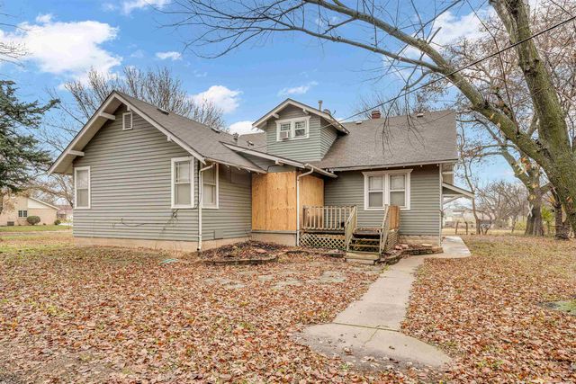 1125 E Broadway St, Newton, KS 67114