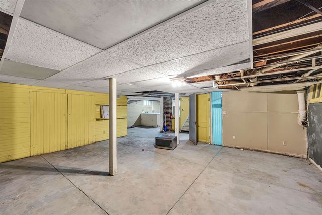 1125 E Broadway St, Newton, KS 67114