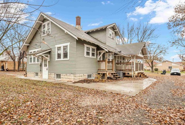 1125 E Broadway St, Newton, KS 67114