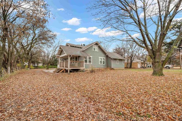 1125 E Broadway St, Newton, KS 67114