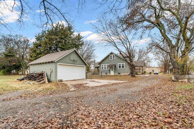 1125 E Broadway St, Newton, KS 67114