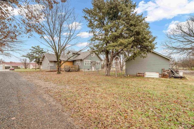 1125 E Broadway St, Newton, KS 67114