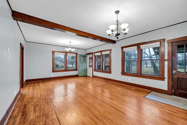 1125 E Broadway St, Newton, KS 67114