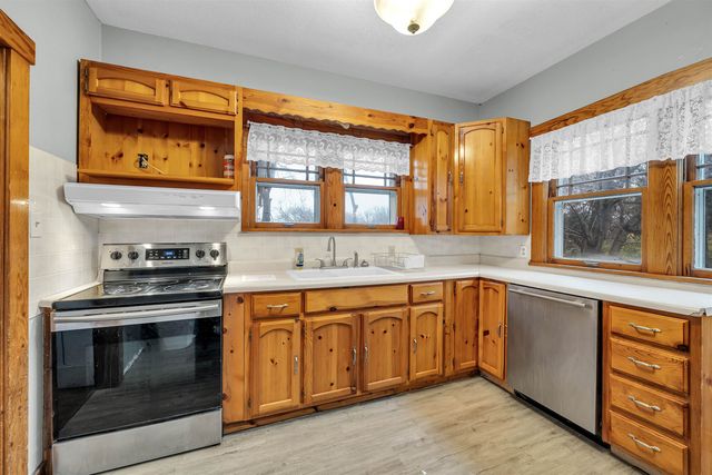 1125 E Broadway St, Newton, KS 67114