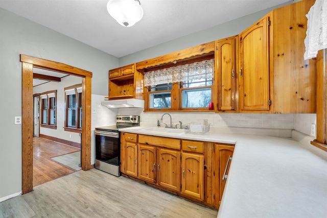 1125 E Broadway St, Newton, KS 67114