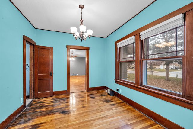 1125 E Broadway St, Newton, KS 67114