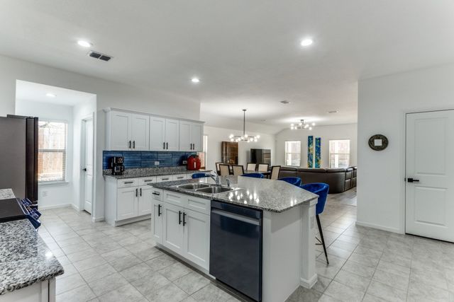 810 Wolf Creek Drive, Cleburne, TX 76033