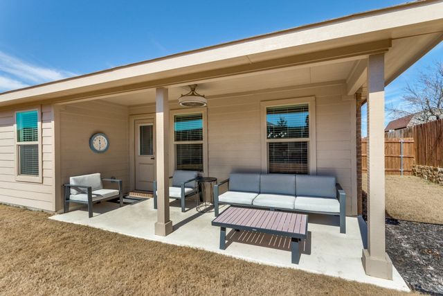 810 Wolf Creek Drive, Cleburne, TX 76033