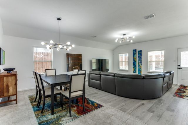 810 Wolf Creek Drive, Cleburne, TX 76033