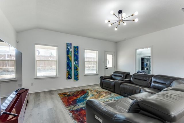 810 Wolf Creek Drive, Cleburne, TX 76033