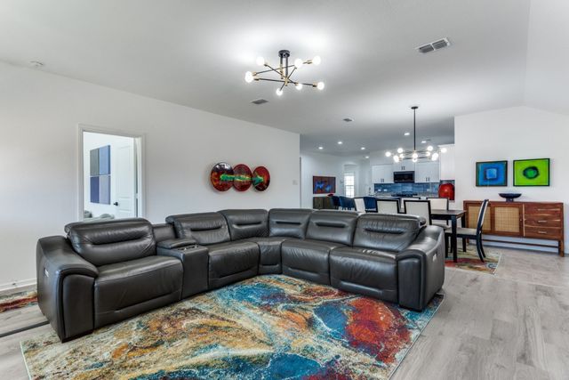 810 Wolf Creek Drive, Cleburne, TX 76033