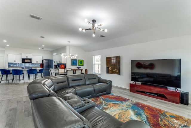 810 Wolf Creek Drive, Cleburne, TX 76033