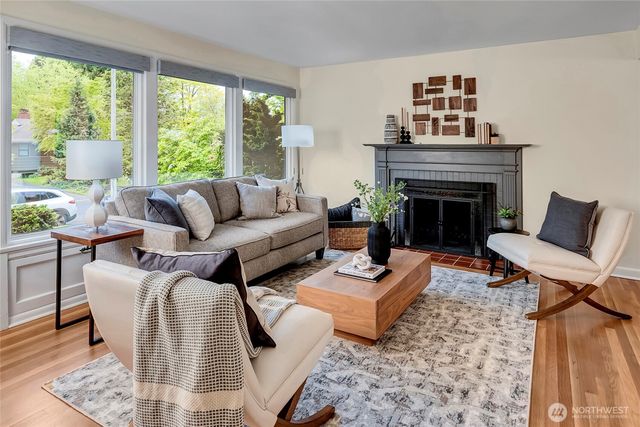 8232 39th Avenue NE, Seattle, WA 98115