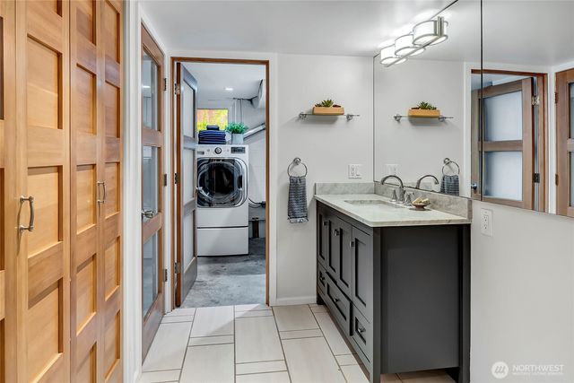 8232 39th Avenue NE, Seattle, WA 98115