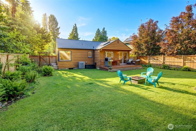 8232 39th Avenue NE, Seattle, WA 98115