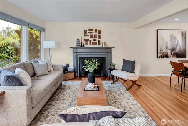 8232 39th Avenue NE, Seattle, WA 98115