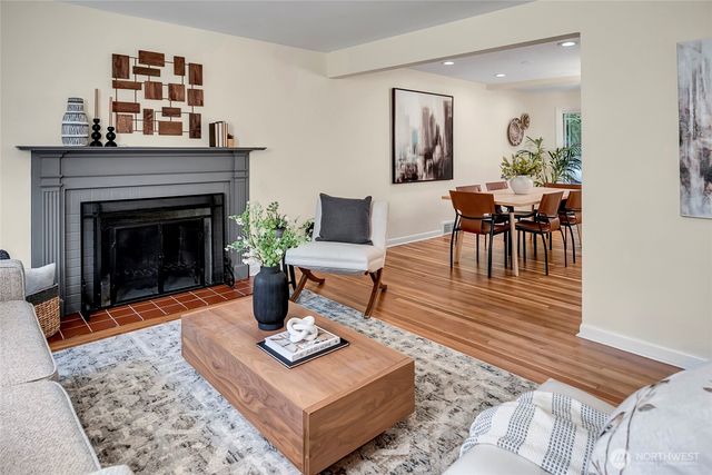 8232 39th Avenue NE, Seattle, WA 98115