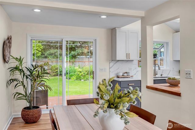 8232 39th Avenue NE, Seattle, WA 98115