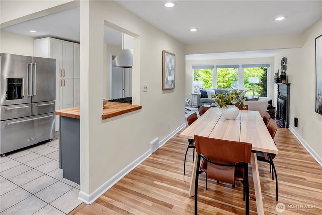 8232 39th Avenue NE, Seattle, WA 98115
