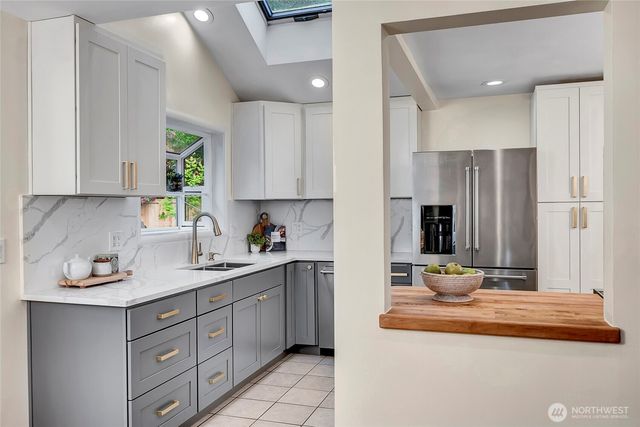 8232 39th Avenue NE, Seattle, WA 98115