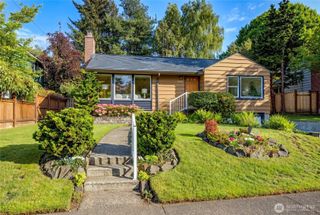 8232 39th Avenue NE, Seattle, WA 98115