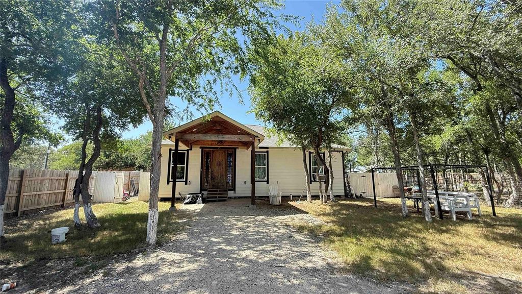 104 Pink Dahlia DR, Dale, TX 78616
