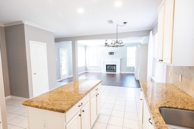 22 S Lace Arbor Drive, The Woodlands, TX 77382