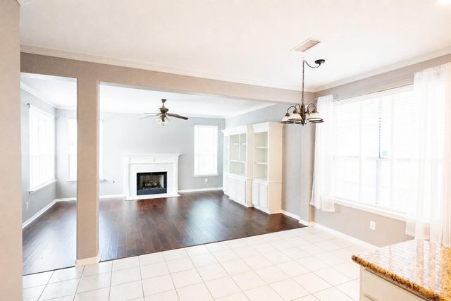 22 S Lace Arbor Drive, The Woodlands, TX 77382