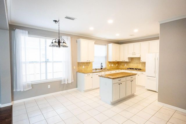 22 S Lace Arbor Drive, The Woodlands, TX 77382