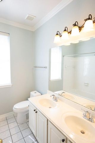 22 S Lace Arbor Drive, The Woodlands, TX 77382