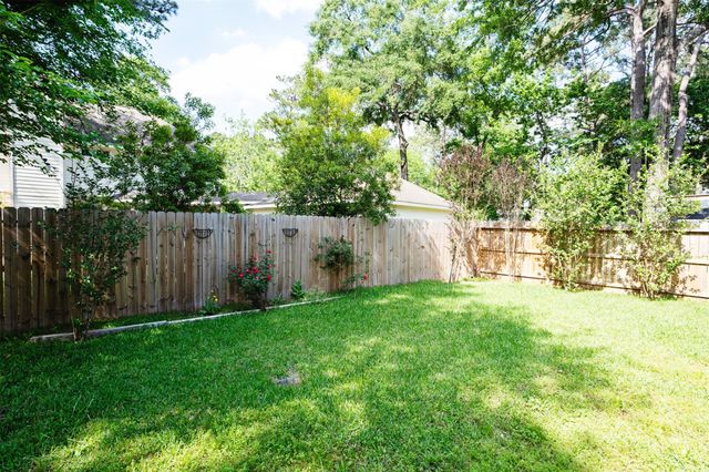 22 S Lace Arbor Drive, The Woodlands, TX 77382