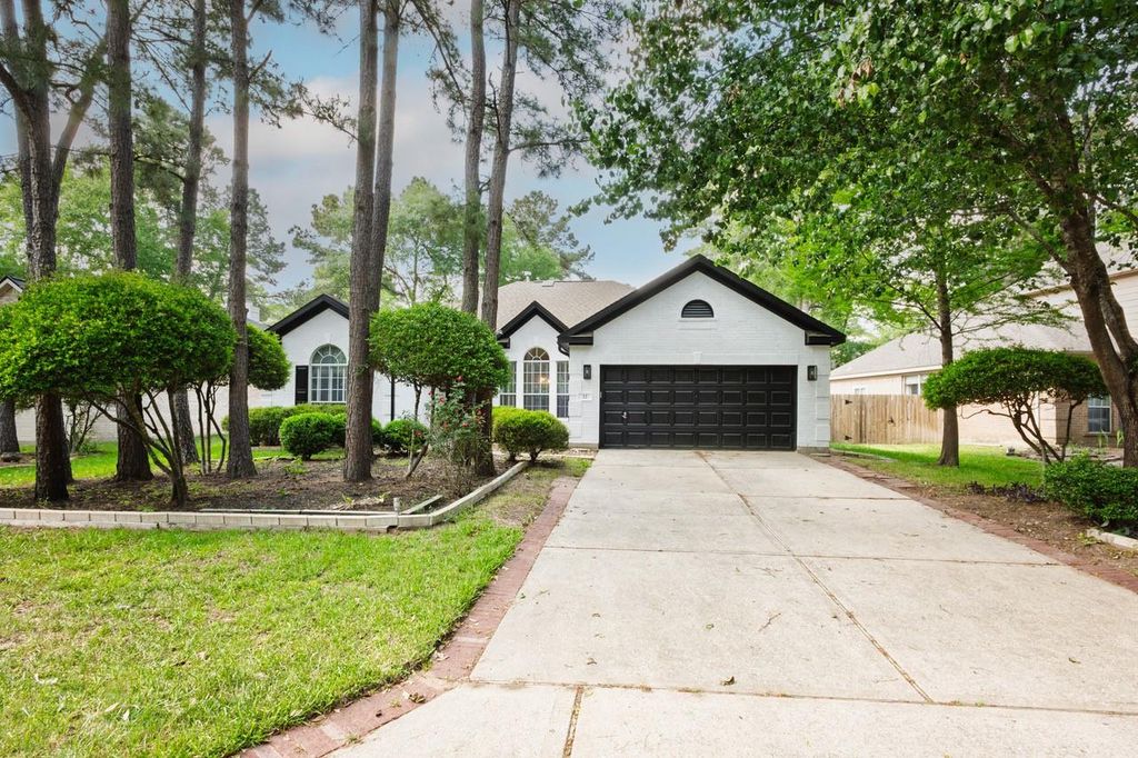 22 S Lace Arbor Drive, The Woodlands, TX 77382