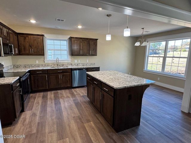 2516 S Schifferdecker Avenue, Joplin, MO 64801