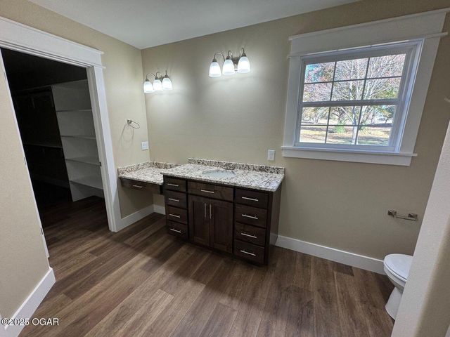 2516 S Schifferdecker Avenue, Joplin, MO 64801