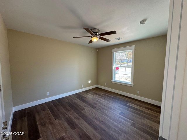 2516 S Schifferdecker Avenue, Joplin, MO 64801