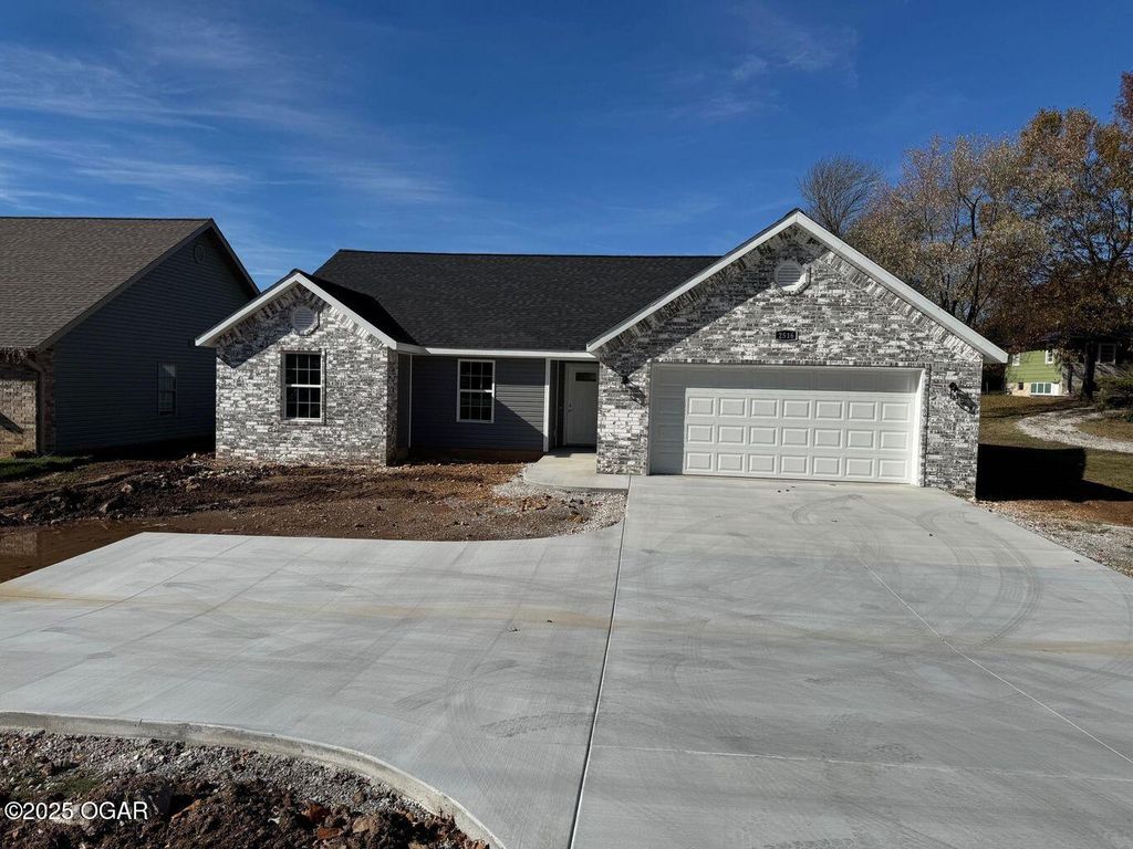 2516 S Schifferdecker Avenue, Joplin, MO 64801