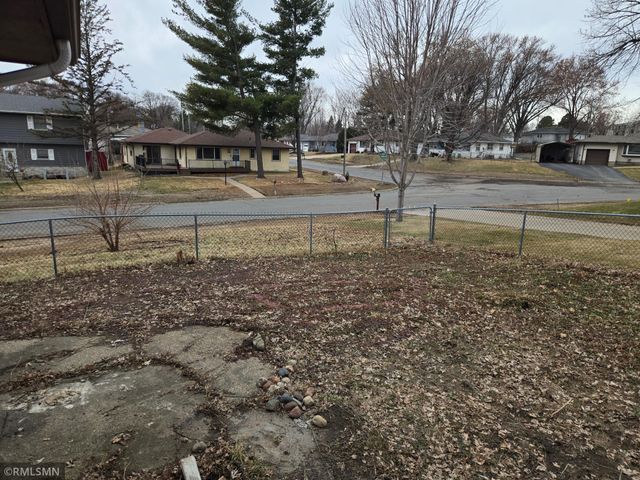 1875 46th Street E, Inver Grove Heights, MN 55077