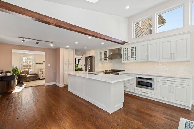 27 Broad Cove Rd, Hingham, MA 02043